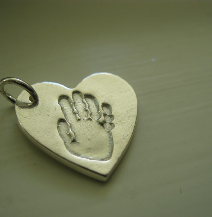 Memory making pendant